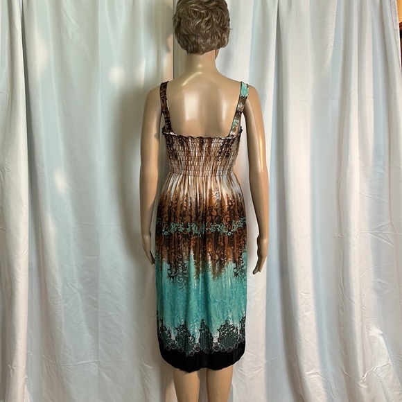 Sleeveless extra large, gorgeous dress by romantic sini has multi colors - Picture 5 of 11